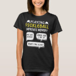 Camiseta Funny Sports Pickleball Player<br><div class="desc">Agarra las palas de bolas y las pelotas de la bolsa. Funny Pickle Ball Sport Design para todo aquel que ame el juego y juegue un juego con una red al aire libre.</div>