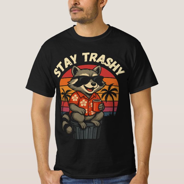 Camiseta Funny Stay Trashy Sunset Raccoon (Anverso)