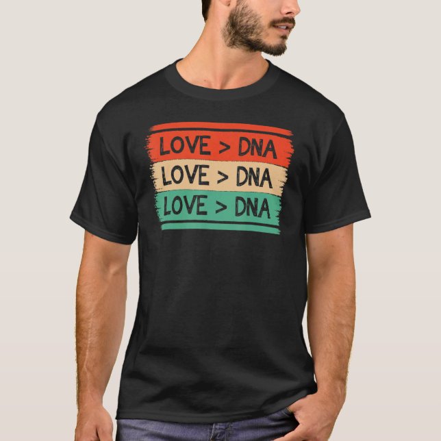 Camiseta Funny Step Mom apparel DNA Is Greater Than Love ap (Anverso)