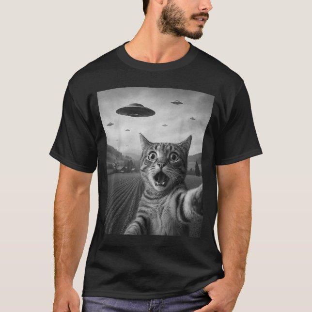 Camiseta Funny Surprised Ed Cat Selfie With Alien Ufo Cat U (Anverso)