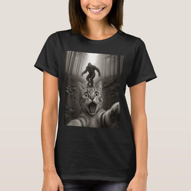 Camiseta Funny Surprised Ed Cat Selfie With Bigfoot Sasquat (Anverso)