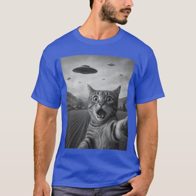 Camiseta Funny Surprised Scared Cat Sie with Alien UFO Cat  (Anverso)