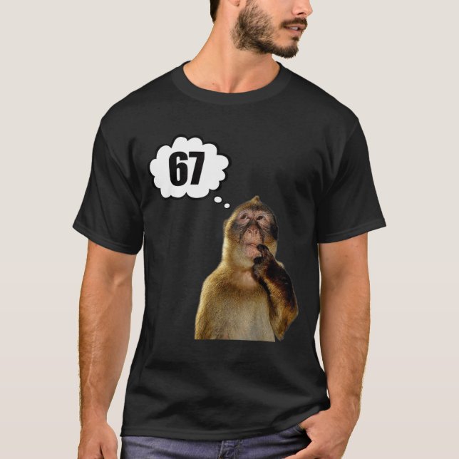 Camiseta Funny Thinking Monkey Meme Six Seven 6 7 Meme  (Anverso)