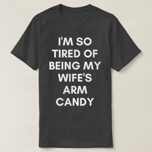 Camiseta Funny Tired of Being Wifes Arm Candy Humorous Husb (Diseño del anverso)