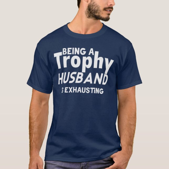 Camiseta Funny Trophy Husband – Being a Trophy Husband (Anverso)