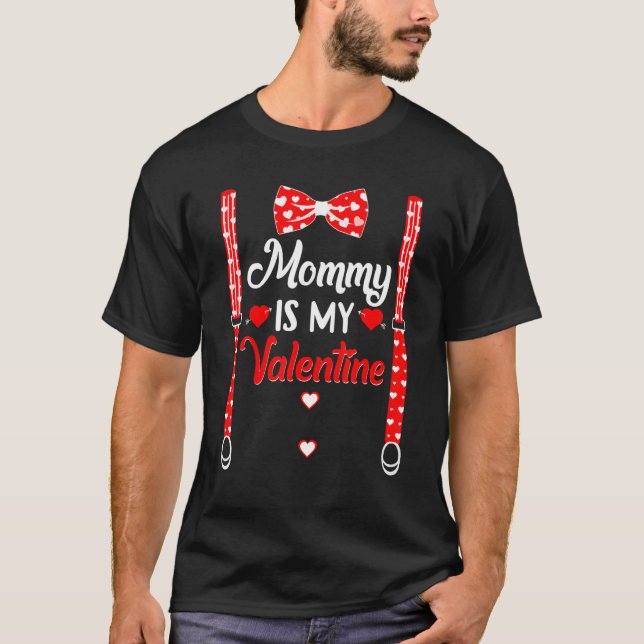 Camiseta Funny Tuxedo Bowtie Valentine's Day My Mom Is My V (Anverso)