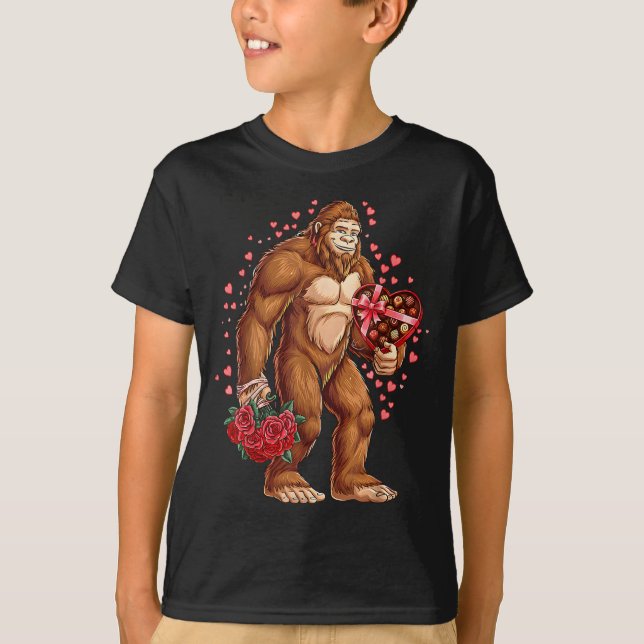 Camiseta Funny Valentines Day Bigfoot Heart Love Sasquatch  (Anverso)