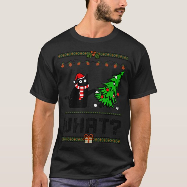 Camiseta Funny Xmas Black Cat Pushing Christmas Tree Over C (Anverso)