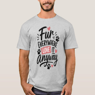 Camiseta Fur Everywhere Love It Anyway Dog Mom – C