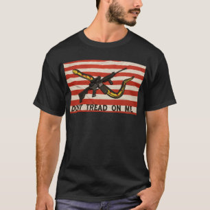 Camiseta Fusil deportivo moderno en el primer jack de la ma