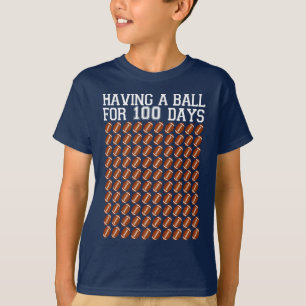 Camiseta fútbol con una pelota durante 100 días de clases