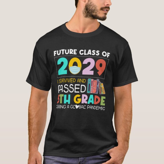 Camiseta Future Class Of 2029 I Survived Passed 5th Grade G (Anverso)