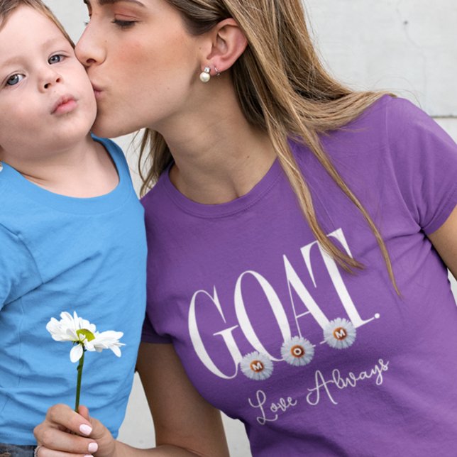 Camiseta "G.O.A.T. MOM" Con Arte Daisies (Subido por el creador)