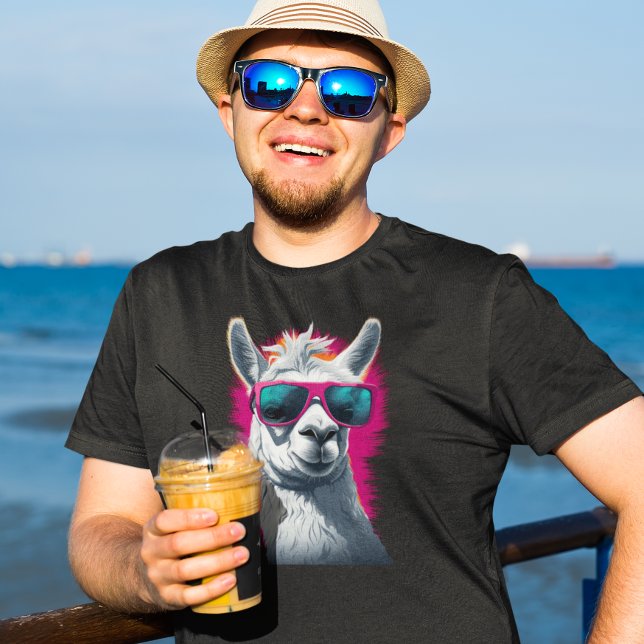 Camiseta Gafas de sol rosadas de Guay Llama (Subido por el creador)