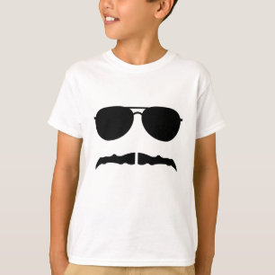 Camiseta gafas de sol y 'stache
