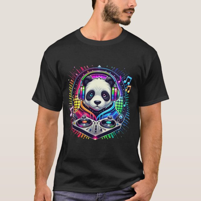 Camiseta Galáctico Panda DJ - Cyberpunk Music Vibes Merch (Anverso)