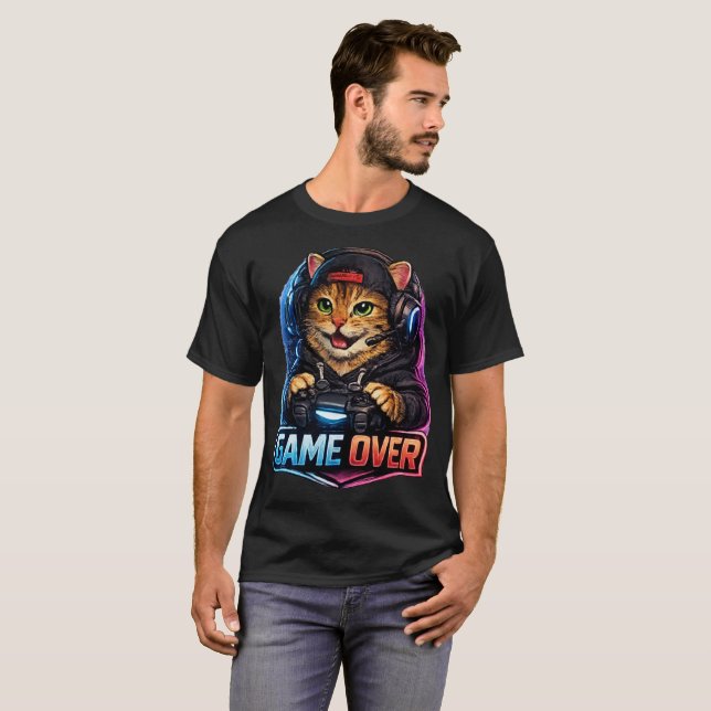 Camiseta GAME OVER Cat T-Shirt – Neon Gaming Cat Controller (Anverso completo)