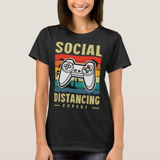 Camiseta Gamer Dad Social Distancing Expert Retro Esports (Anverso)