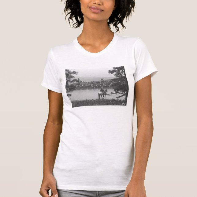 Camiseta Ganado por una charca con dos vaqueros (Anverso)