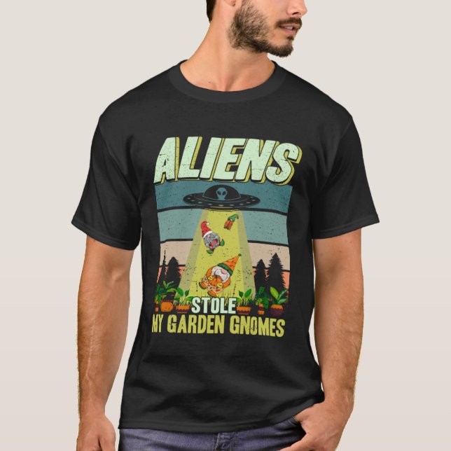 Camiseta Gardening Aliens Stole My Garden Gnomes UFO Plant  (Anverso)