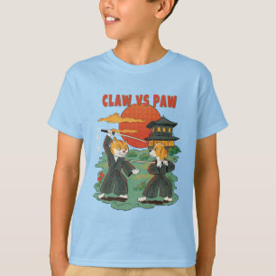 Camiseta Garra vs Pata – Divertido Gato Samurái y Perro