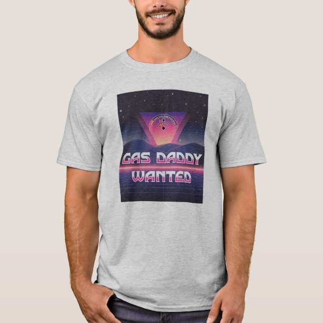 Camiseta Gas Daddy Wanted - Graciosa Retroonda futurista de (Anverso)