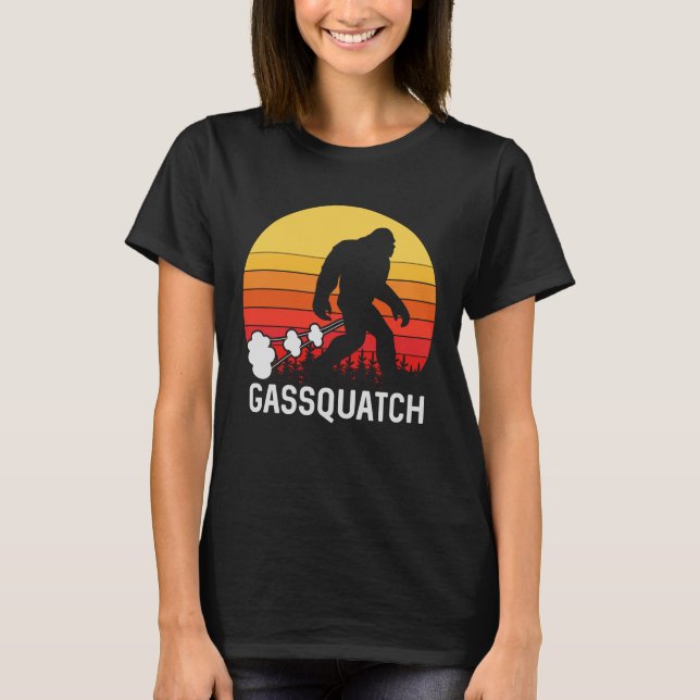 Camiseta GASSQUATCH Bigfoot Retro Fart Design (Anverso)