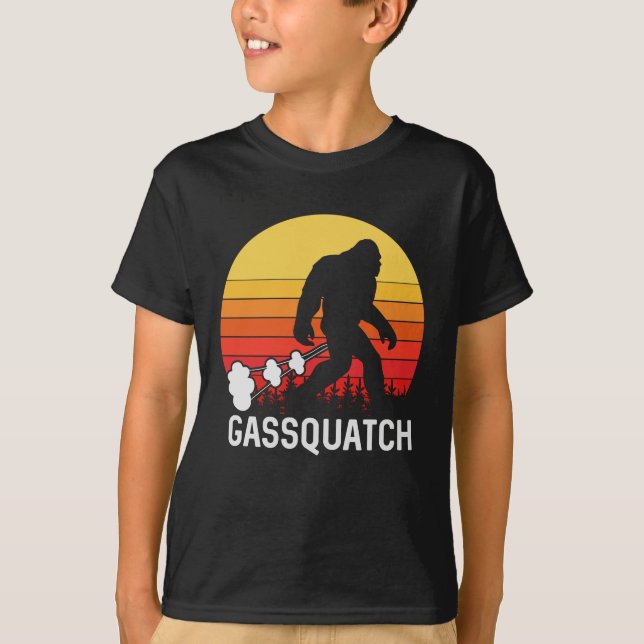 Camiseta GASSQUATCH Bigfoot Retro Fart Design (Anverso)