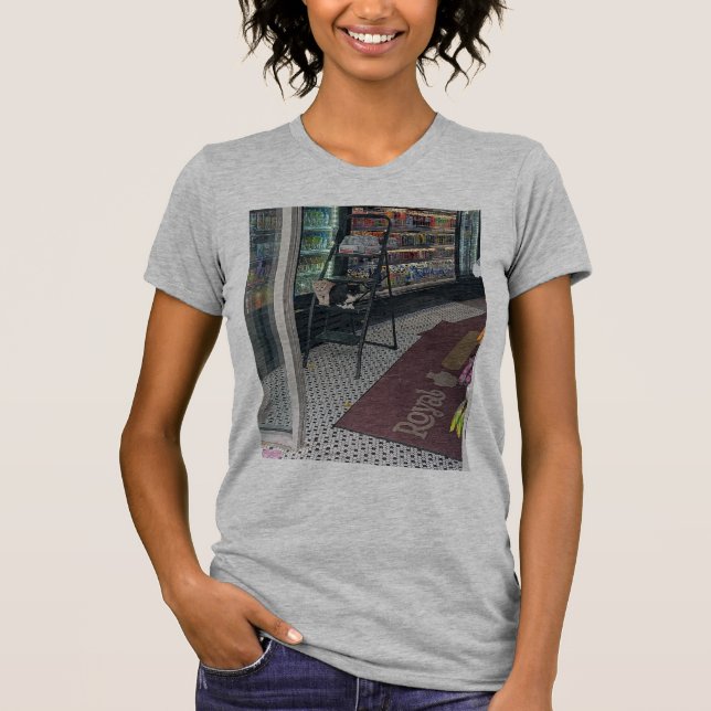 Camiseta gatas de bodega ayudando a reabastecer (Anverso)