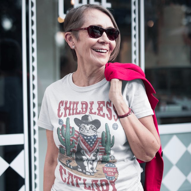 Camiseta gatita sin hijos de vaquero para kamala harris 202 (Subido por el creador)