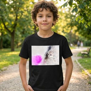 Camiseta Gatito jugando con una bola de hilo rosa acuarela