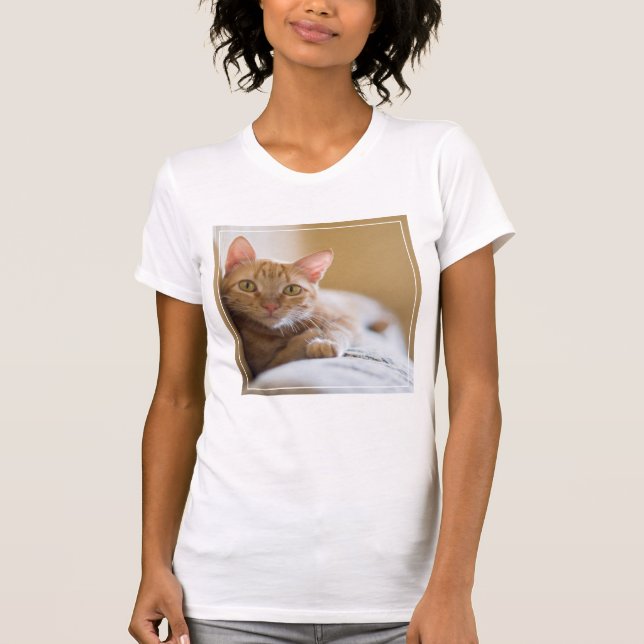 Camiseta Gatito que miente en el sofá (Anverso)