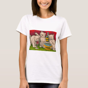 Camiseta Gatitos bebiendo y comiendo pescado de sardina