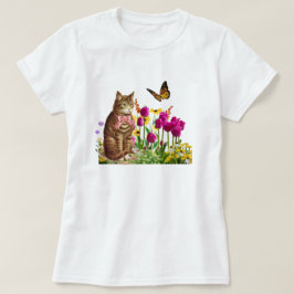 Camiseta Gato Adorable en Jardín de Flores con Mariposa