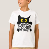 Gato asustado en modo Halloween