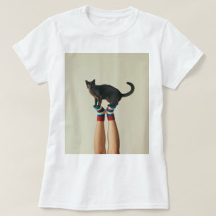 Camiseta Gato balanceando en calcetines a rayas, amantes de