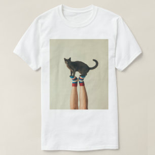 Camiseta Gato balanceando en calcetines a rayas, amantes de