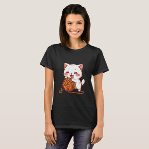 Camiseta Gato Blanco Adorable Jugando con Bola de Lana