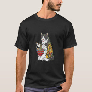 Camiseta Gato comiendo fideos chinos con tatuaje de tigre