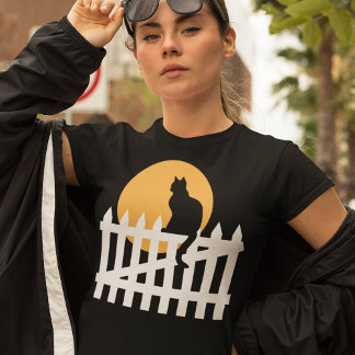 Camiseta Gato de Halloween en una cerca con la luna de cose