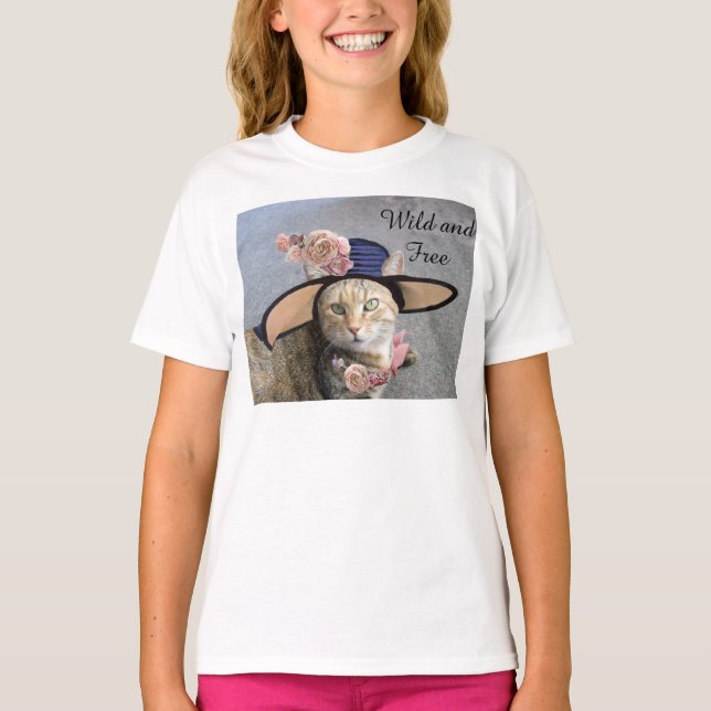 Camiseta GATO DE PRINCESA Gorra elegante, Rosas salvajes y  (Anverso)
