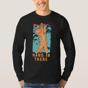Camiseta Gato De Tabby Colgó En Los Gatos De Compañeros De 