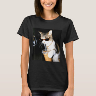 Camiseta Gato Divertido Bebiendo Café Helado Humor Meme Gat