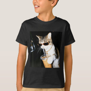 Camiseta Gato Divertido Bebiendo Café Helado Humor Meme Gat