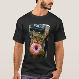 Camiseta Gato Divertido Comiendo Donut en la Estación de Po