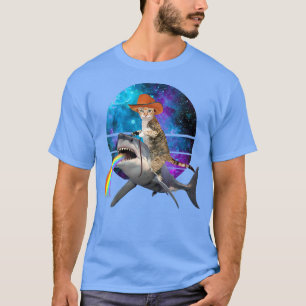 Camiseta Gato divertido montando tiburón haciendo un aguay 