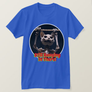 Camiseta Gato divertido que todavía sigue aguantando