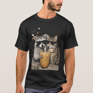 Camiseta Gato Divertido y Mapache Bebiendo Café Helado Anim