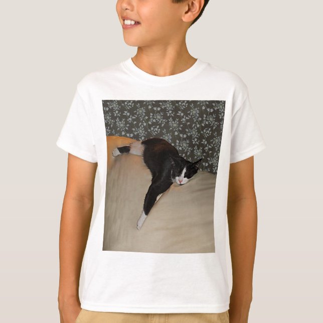 Camiseta Gato durmiendo encima de sofá niños sin tacaños ca (Anverso)