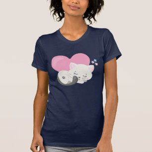 Camiseta Gato gitano dulce durmiendo con un gran corazón en